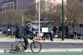 Delivery Services Power Through Lisbon