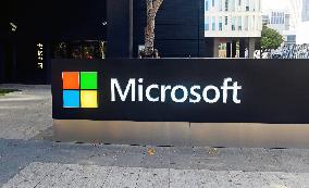 Microsoft Denies Withdrawing From the Chinese Market