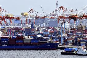 Container vessel in Yokohama