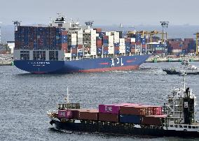 Container vessel in Yokohama