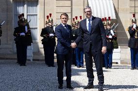 Emmanuel Macron welcomes Serbian President - Paris RL
