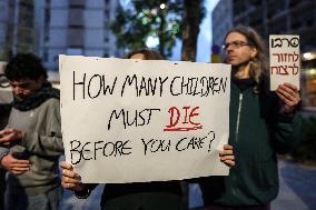 Israeli Demonstrators In Jerusalem Protest Against War In Gaza