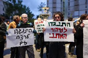 Israeli Demonstrators In Jerusalem Protest Against War In Gaza