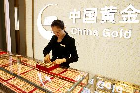 International Gold Futures Prices Rise
