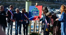 Anne Hildalgo Inaugurates The Jim Morrison Footbridge - Paris