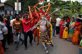 Lal Kach (Red Glass) 2025