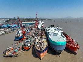 China Total Import And Export Value Increases in Q1 2025