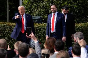 Donald Trump welcomes College Football Champions - Washington