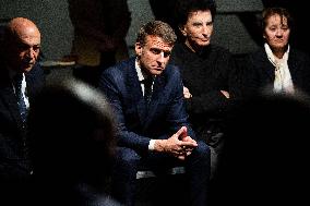 President Macron Visit The Exhibition Treasures Rescued From Gaza At Arab World Institute - Paris