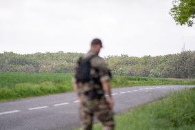 The Gendarmes are looking for the runner in the forest - Vivonne AJ