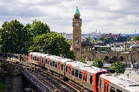 Metro Hamburg At Landungsbruecken