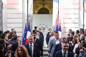 Emmanuel Macron awards those involved in Notre Dame de Paris Cathedral restorations - FA