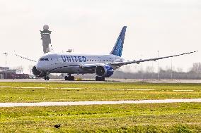 United Airlines Boeing 787 Dreamliner Departs From Amsterdam Schiphol Airport