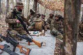 Drills of military volunteers enlisted under "Contract 18-24" programme
