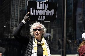 Protesters Demonstrate Outside Elite Law Firm Over Deal With Trump