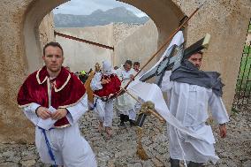 The Traditional Mass With The Lavanda - Calvi