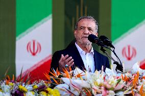 President Masoud Pezeshkian attend annual Army Day - Tehran