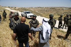 Palestinians confront Israeli soldiers in West Bank city of Hebron