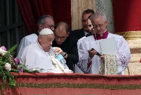 Roma, Papa francesco alla Santa Messa della Domenica di Pasqua e “Urbi et Orbi” Città del Vaticano