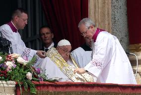 Roma, Papa francesco alla Santa Messa della Domenica di Pasqua e “Urbi et Orbi” Città del Vaticano