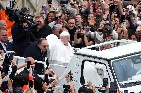 Roma, Papa francesco alla Santa Messa della Domenica di Pasqua e “Urbi et Orbi” Città del Vaticano