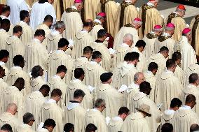 Cardinal Angelo Comastri presides Holy Mass on Easter Sunday and “Urbi et Orbi” Vatican City , Italy  20.05.2025