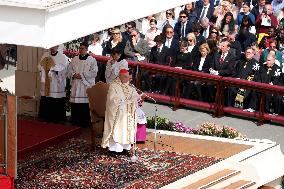 Cardinal Angelo Comastri presides Holy Mass on Easter Sunday and “Urbi et Orbi” Vatican City , Italy  20.05.2025
