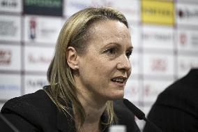 Jääkiekko: Naisten MM-kilpailuissa mitalipelit