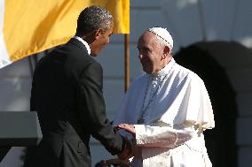 Obama Welcomes Pope Francis to the White House