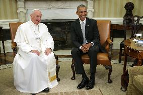 Obama Welcomes Pope Francis to the White House