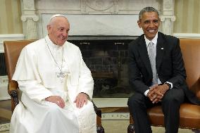 Obama Welcomes Pope Francis to the White House