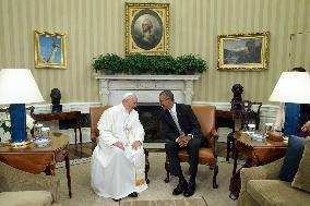 Obama Welcomes Pope Francis to the White House