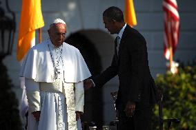 Obama Welcomes Pope Francis to the White House