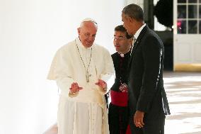 Obama Welcomes Pope Francis to the White House