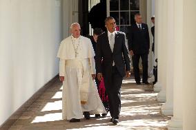 Obama Welcomes Pope Francis to the White House