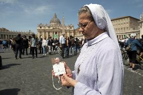 Faithful Gather in St Peters Square After the Death of Pope Francis - Vatican