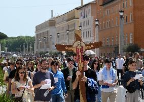 Faithful Gather in St Peters Square After the Death of Pope Francis - Vatican