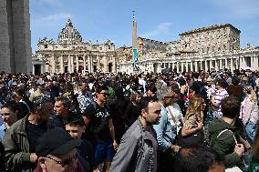 Faithful Gather in St Peters Square After the Death of Pope Francis - Vatican