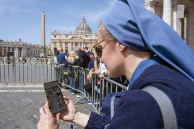 Faithful Gather in St Peters Square After the Death of Pope Francis - Vatican