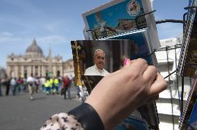 Faithful Gather in St Peters Square After the Death of Pope Francis - Vatican