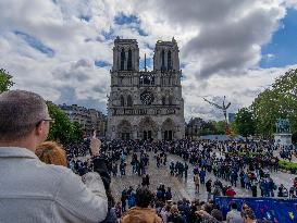 Faithful Gather at Notre-Dame Cathedral After the Death of Pope Francis - Paris