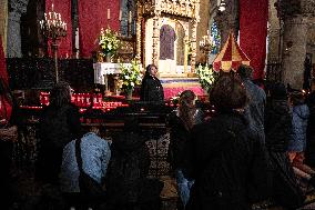 Faithful Pray in Front of The Holy Tunic of Christ - Argenteuil
