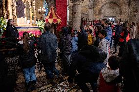 Faithful Pray in Front of The Holy Tunic of Christ - Argenteuil
