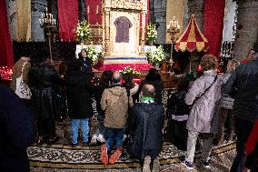 Faithful Pray in Front of The Holy Tunic of Christ - Argenteuil