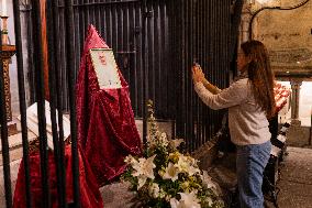 Reactions To The Death Of Pope Francis In Barcelona.