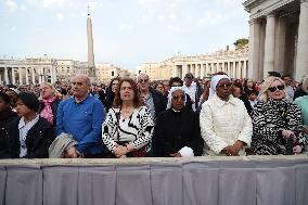 Holy Rosary in memory of Pope Francis on the day  death.
