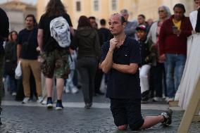 Holy Rosary in memory of Pope Francis on the day  death.