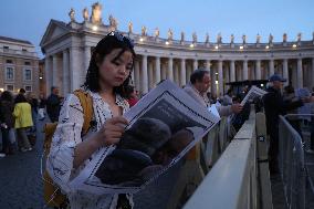 Holy Rosary in memory of Pope Francis on the day  death.