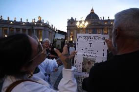 Holy Rosary in memory of Pope Francis on the day  death.