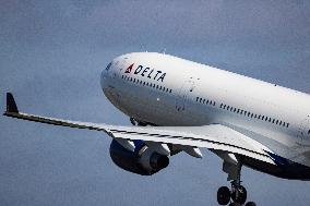 Delta Air Lines Airbus A330 Departing From Amsterdam